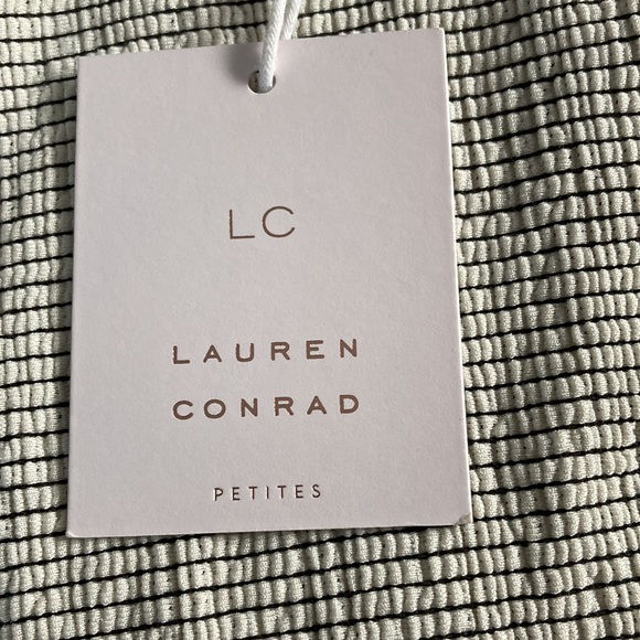 NWT Lauren Conrad Petite Large short Bell Sleeve Top - Picture 6 of 7